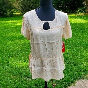 Cream Ruffle Top 2x Crush Nwt Keyhole Front